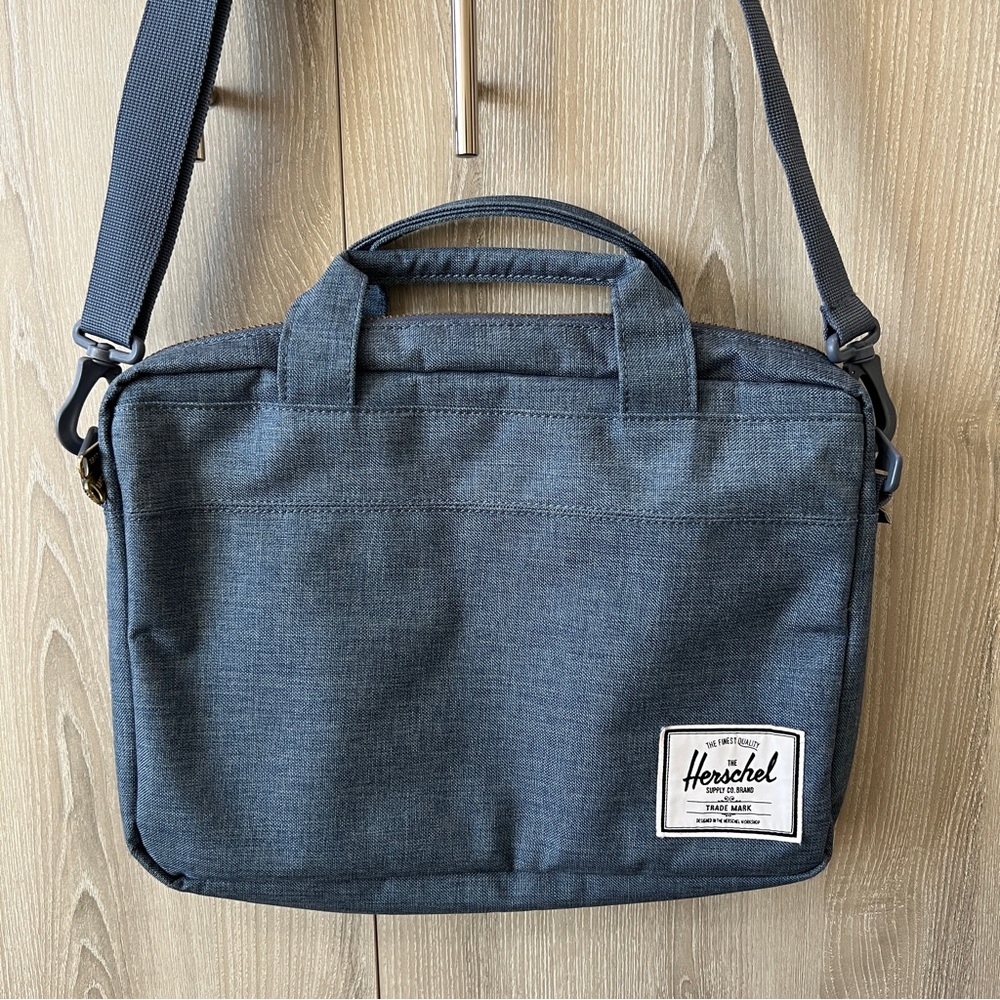 Herschel messenger laptop bag